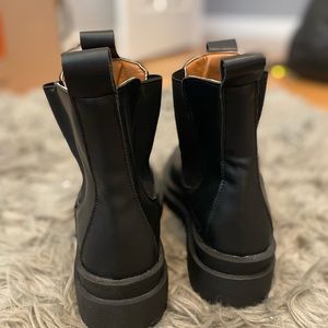 Black Chunky Chelsea Boots, size EUR38 (US 7)